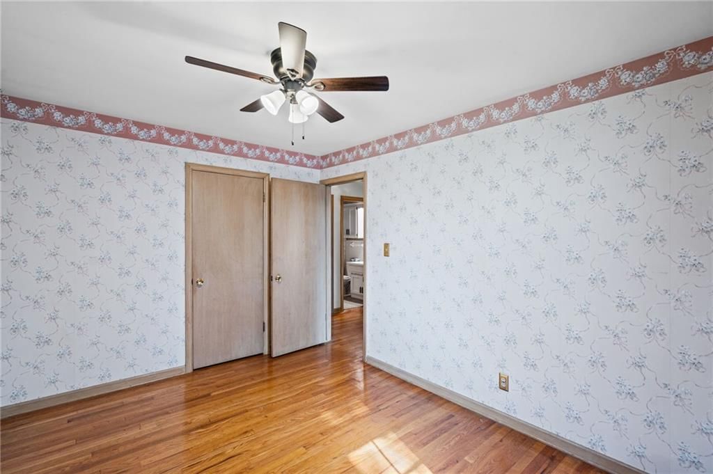 Photo 15 of 32 - 7426 Stearns Street, Shawnee, KS 66203