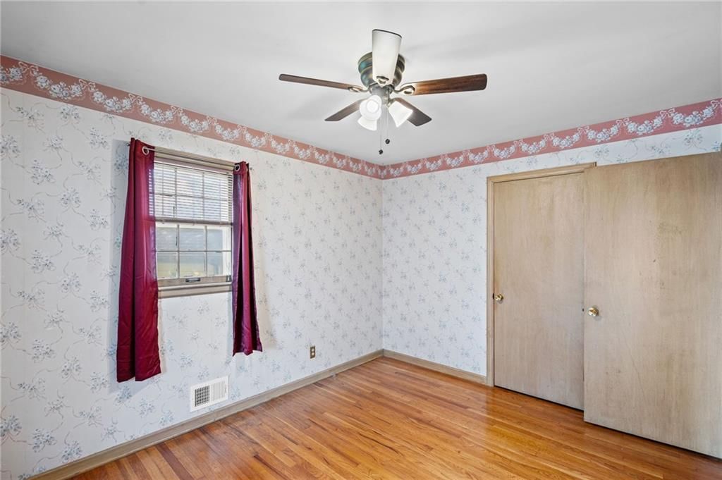 Photo 16 of 32 - 7426 Stearns Street, Shawnee, KS 66203