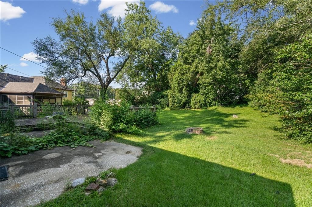 Photo 29 of 32 - 7426 Stearns Street, Shawnee, KS 66203