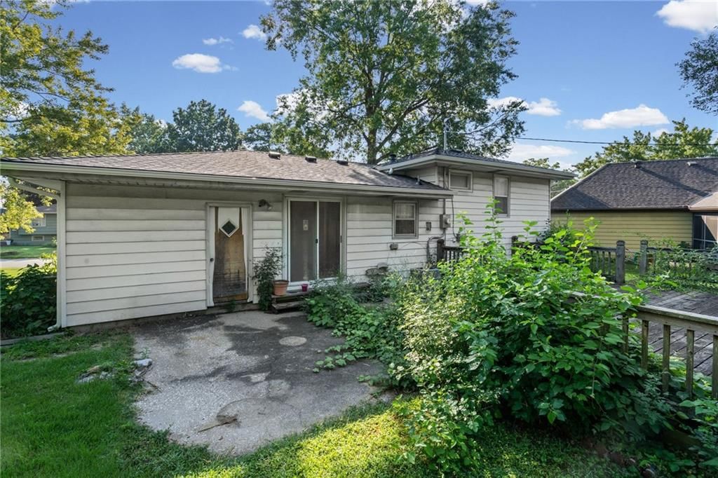 Photo 30 of 32 - 7426 Stearns Street, Shawnee, KS 66203