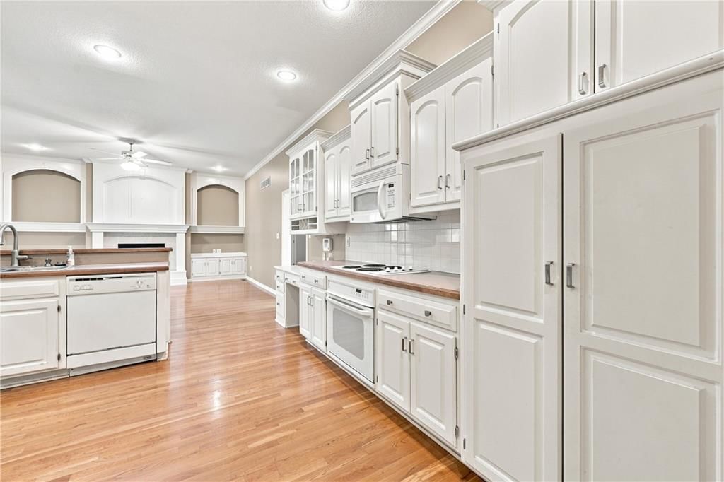 1403 NE Glenfield Court — photo 11