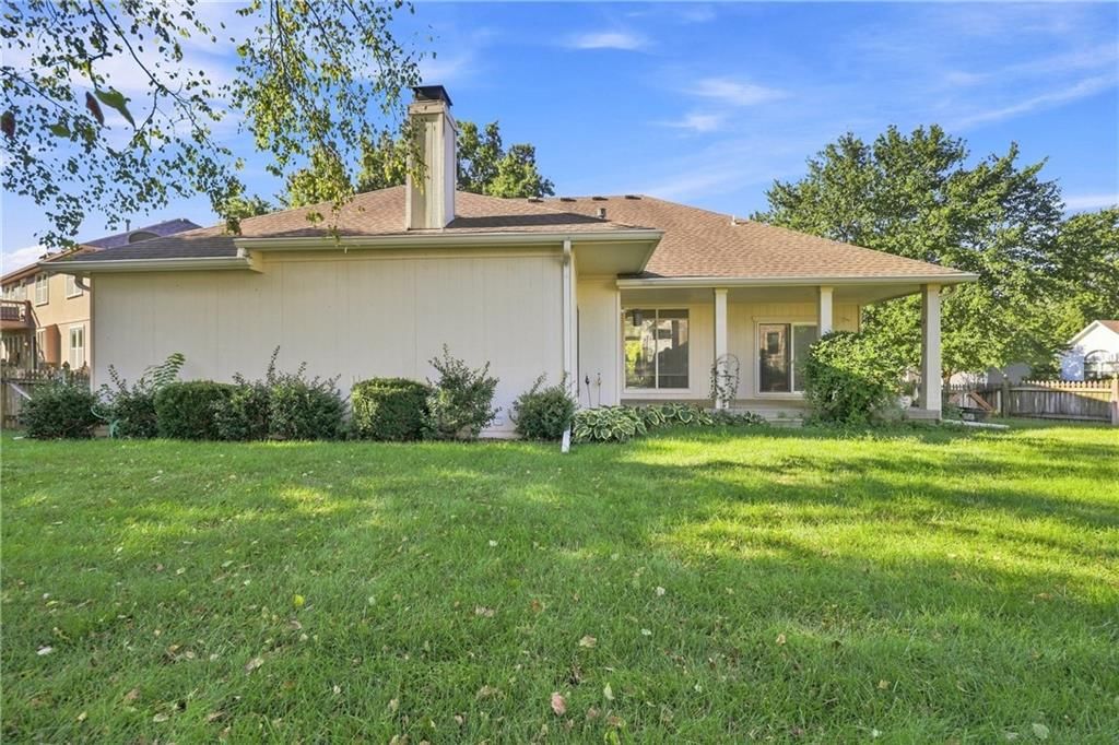 1403 NE Glenfield Court — photo 31