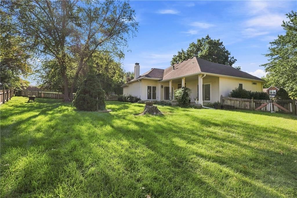 1403 NE Glenfield Court — photo 32