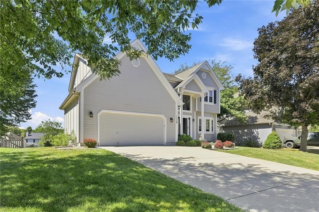 1136 SW Pacific Drive — photo 1