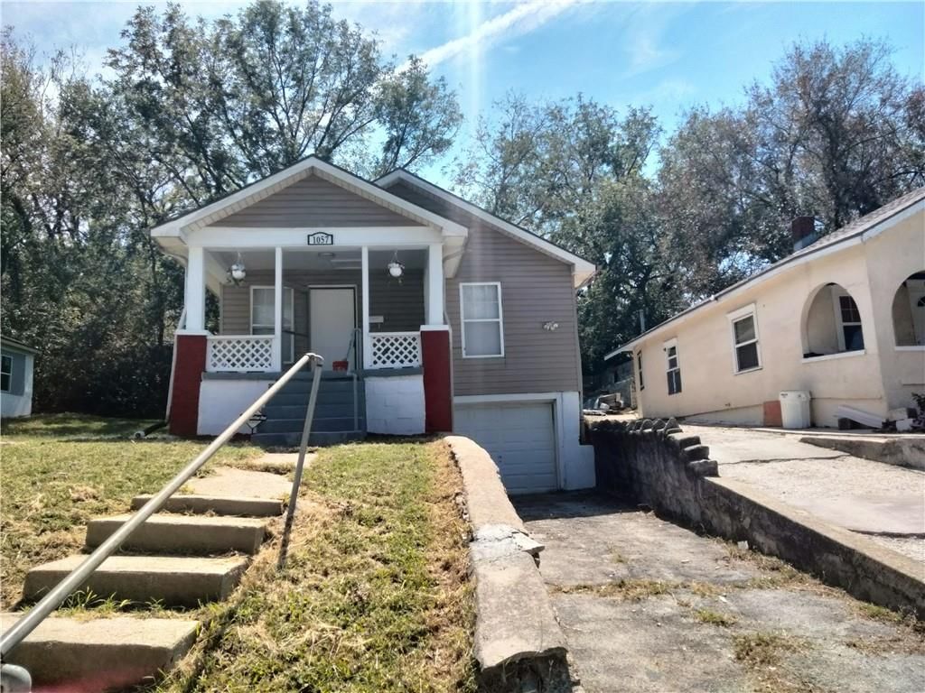 1057 Webster Avenue, Kansas City, KS: listing photo 2