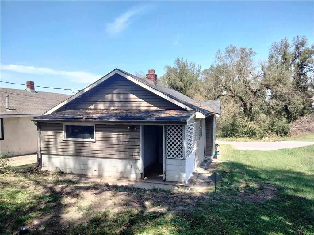 Photo 5 of 31 - 1057 Webster Avenue, Kansas City, KS 66104