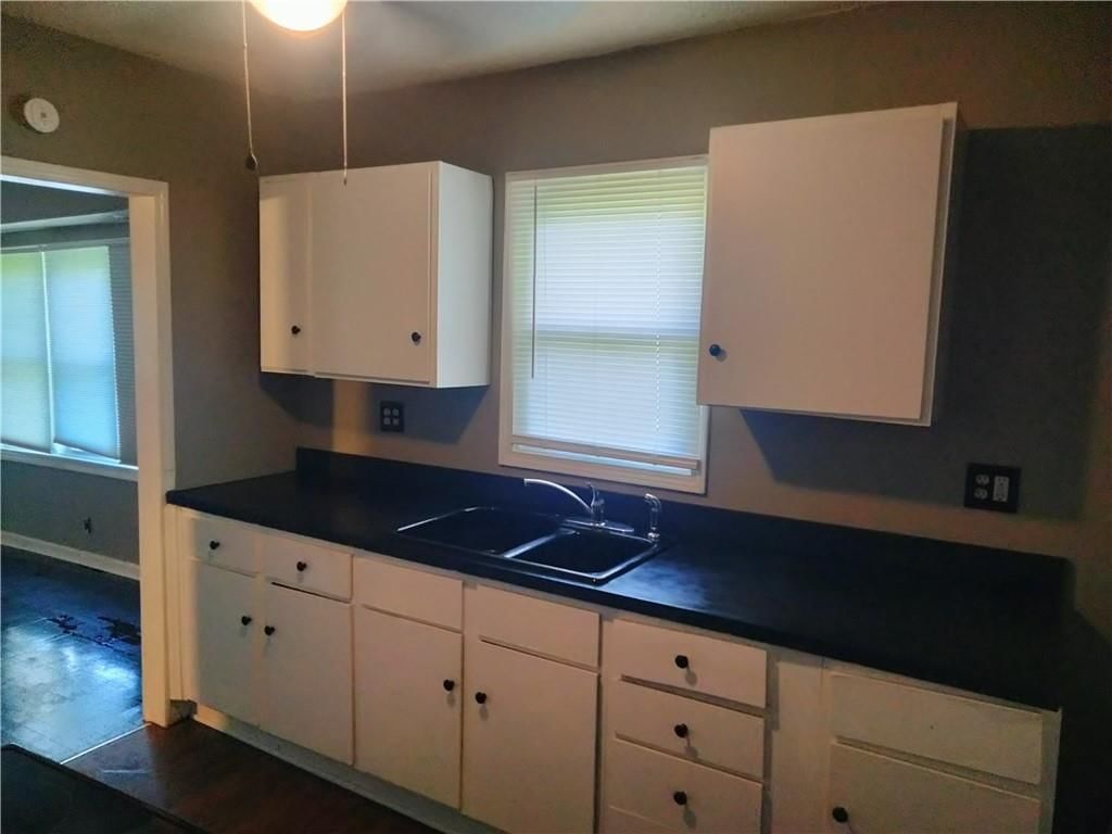 Photo 11 of 31 - 1057 Webster Avenue, Kansas City, KS 66104