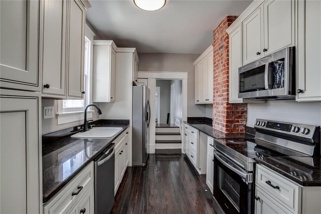 3300 Holmes Street — photo 11