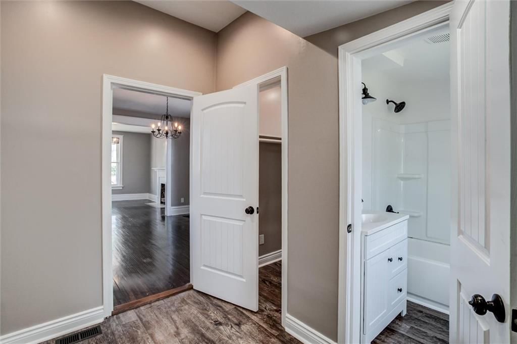 3300 Holmes Street — photo 16