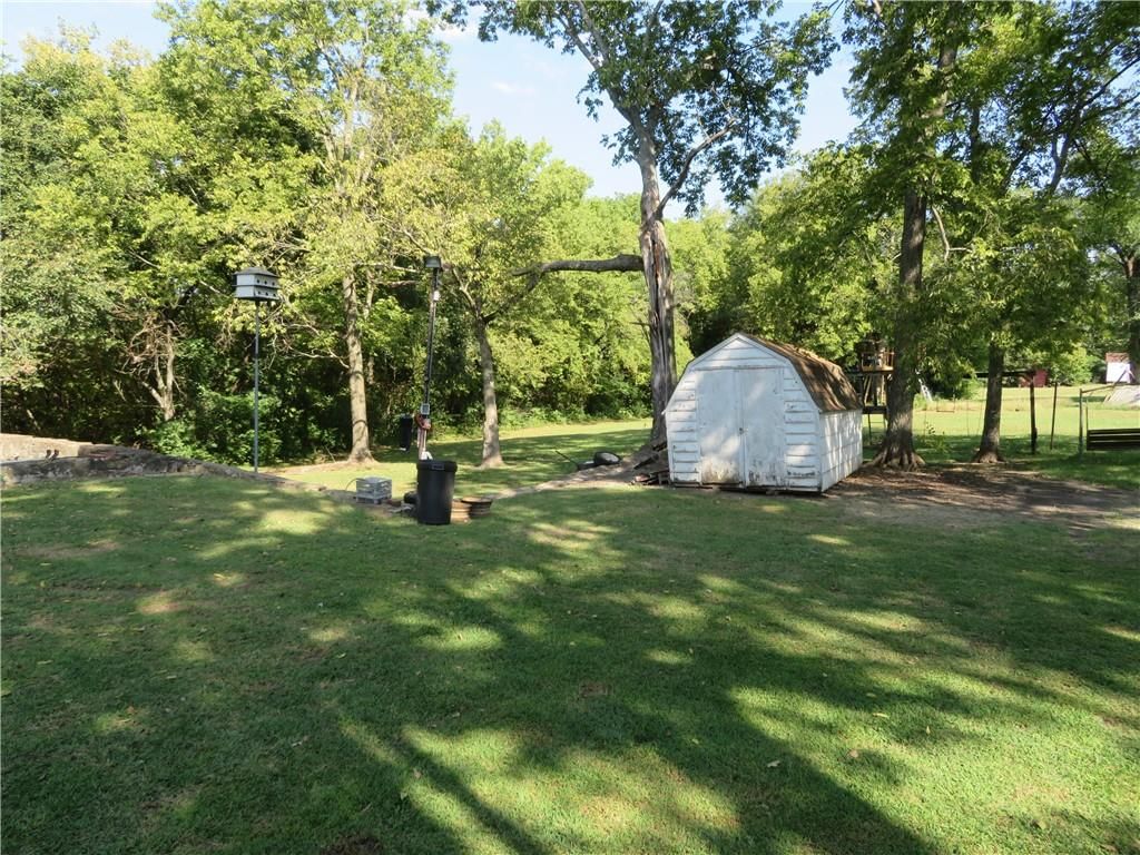 410 Linn Street — photo 7