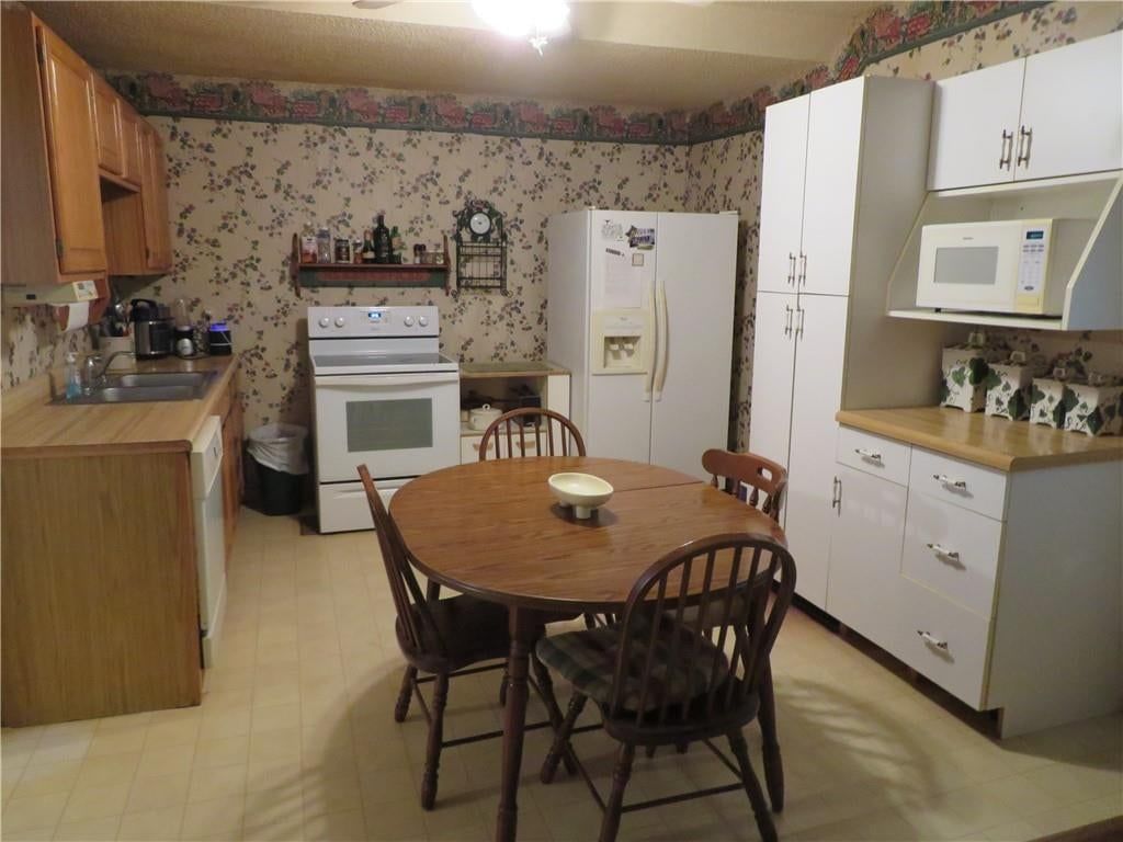 410 Linn Street — photo 20