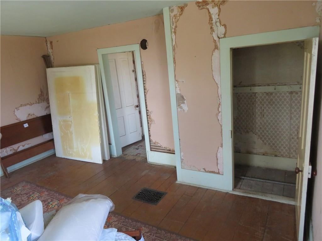 410 Linn Street — photo 37