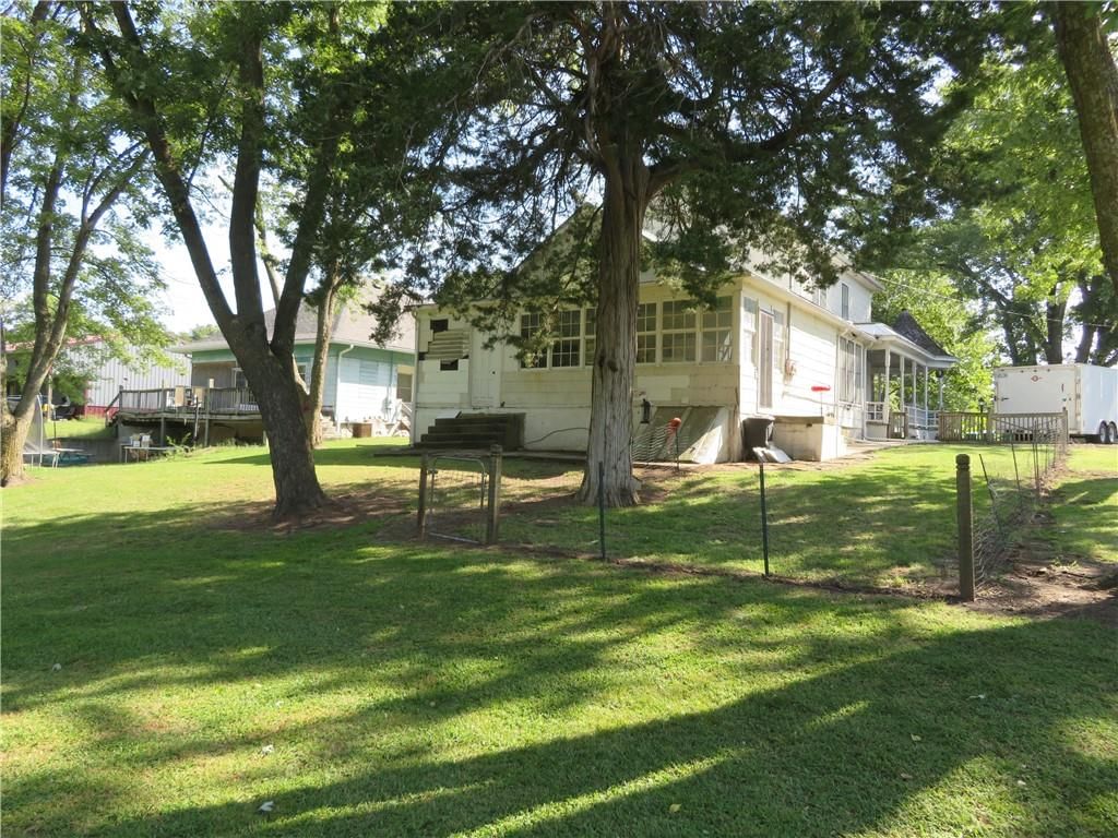 410 Linn Street — photo 54