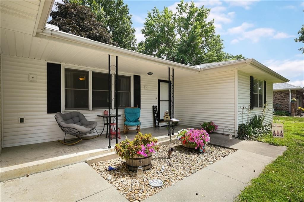 503 SW Maple Lane, Oak Grove, MO: listing photo 2