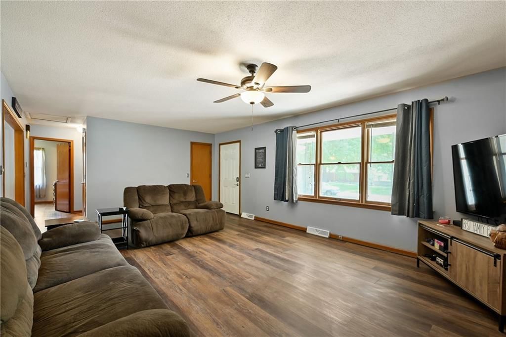 503 SW Maple Lane, Oak Grove, MO: listing photo 3