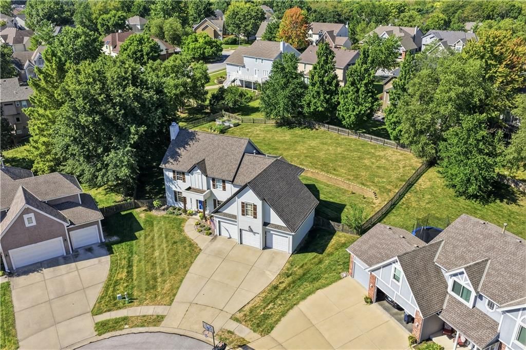 Photo 4 of 64 - 1403 NE 94th Court, Kansas City, MO 64155