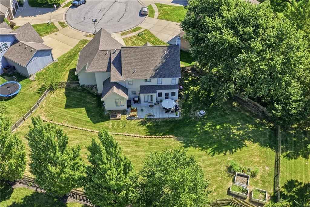 Photo 5 of 64 - 1403 NE 94th Court, Kansas City, MO 64155