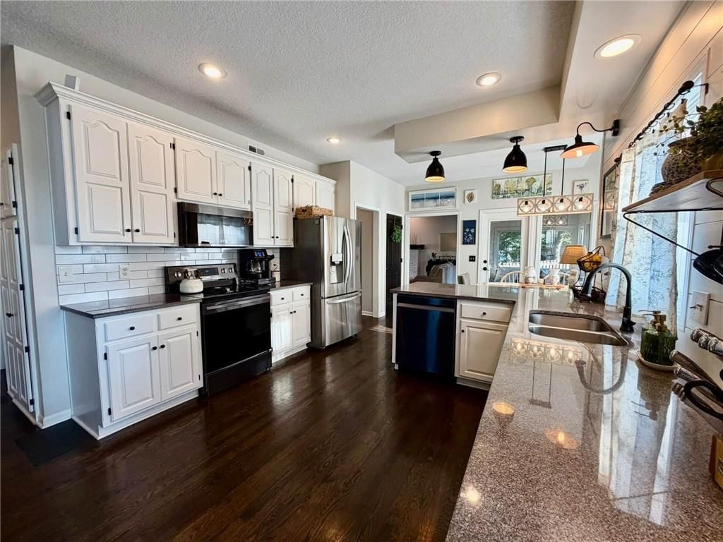 Photo 13 of 64 - 1403 NE 94th Court, Kansas City, MO 64155