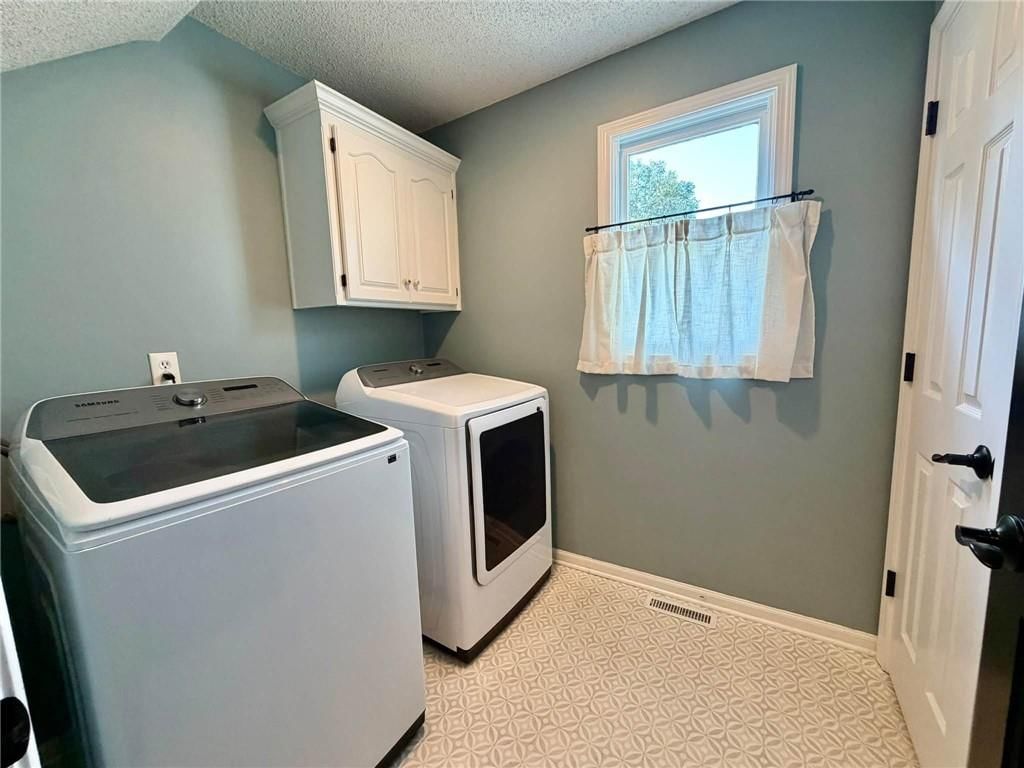 Photo 21 of 64 - 1403 NE 94th Court, Kansas City, MO 64155
