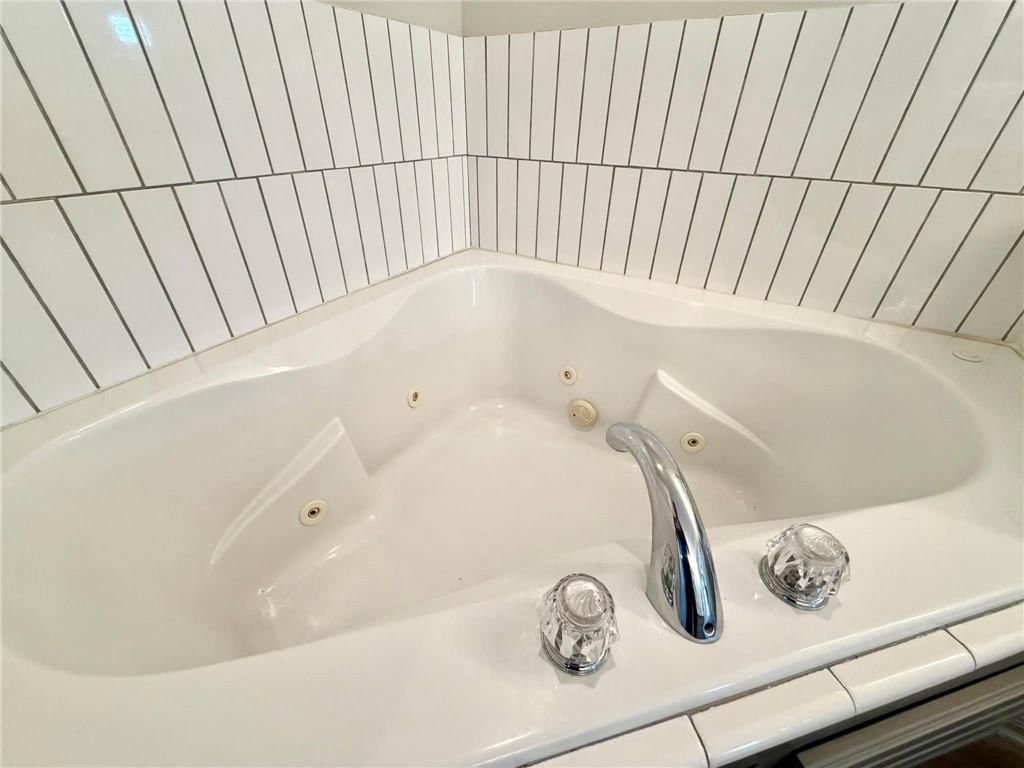 Photo 31 of 64 - 1403 NE 94th Court, Kansas City, MO 64155