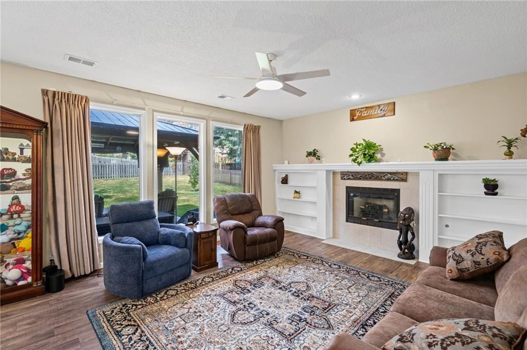 1008 SW 11TH Circle — photo 5