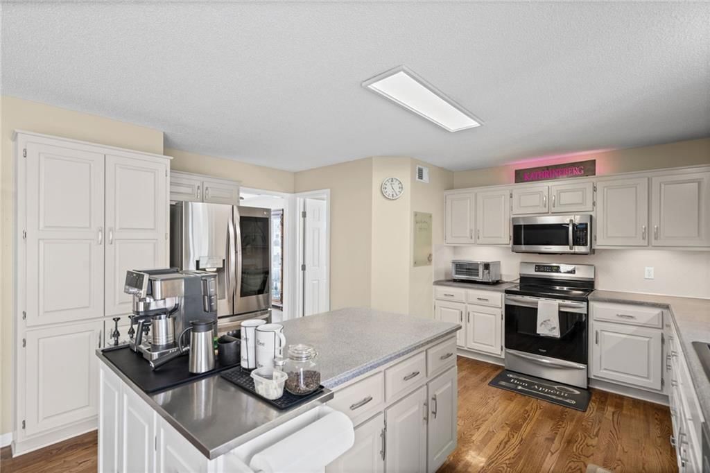 1008 SW 11TH Circle — photo 11