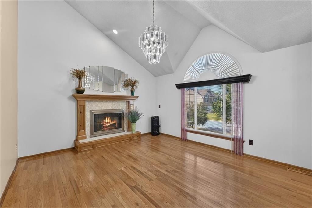 Photo 11 of 52 - 1009 NE Florence Avenue, Lee's Summit, MO 64086
