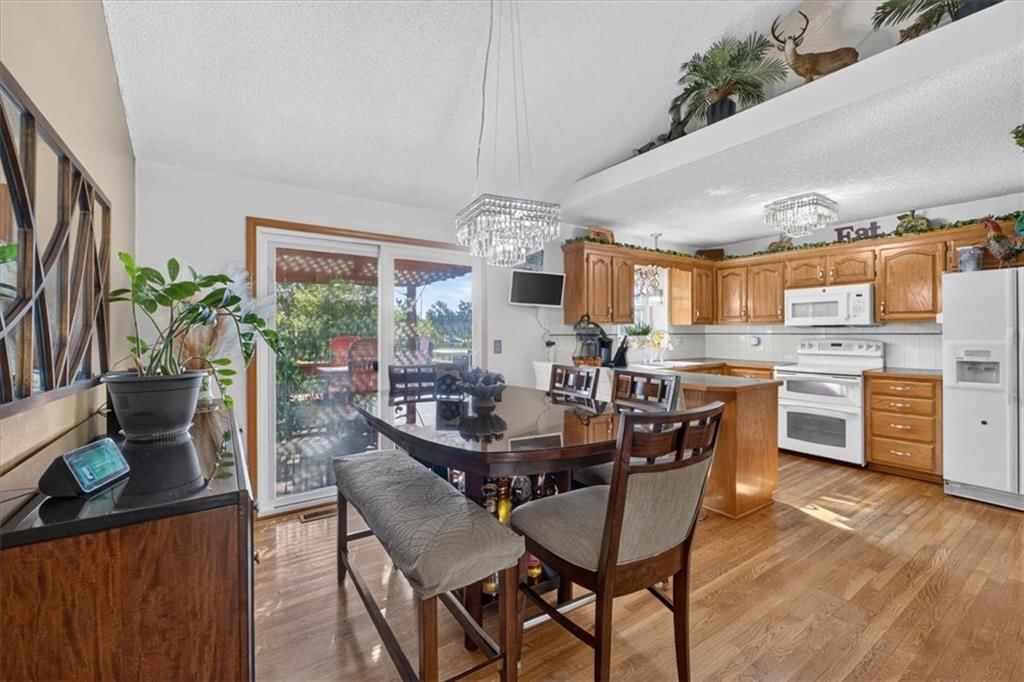 Photo 12 of 52 - 1009 NE Florence Avenue, Lee's Summit, MO 64086