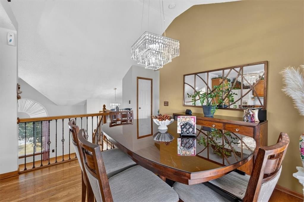 Photo 14 of 52 - 1009 NE Florence Avenue, Lee's Summit, MO 64086