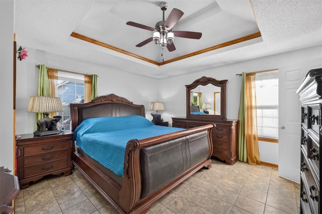 Photo 20 of 52 - 1009 NE Florence Avenue, Lee's Summit, MO 64086