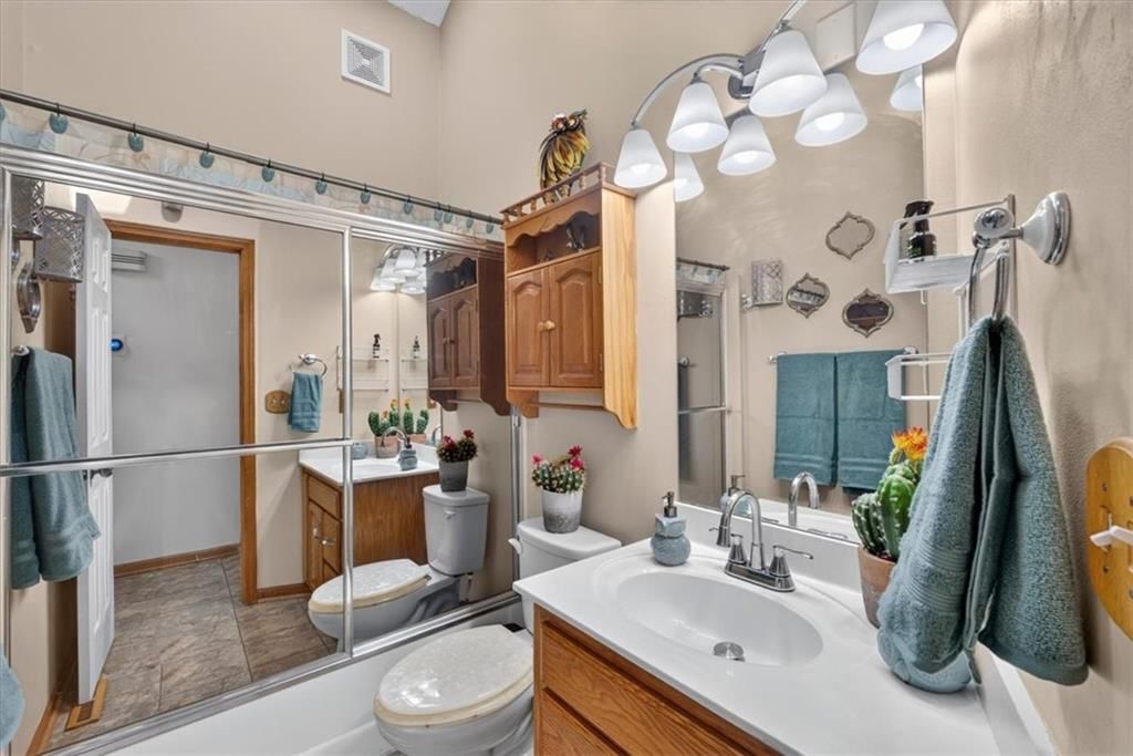 Photo 28 of 52, 1009 NE Florence Avenue, Lee's Summit, MO 64086