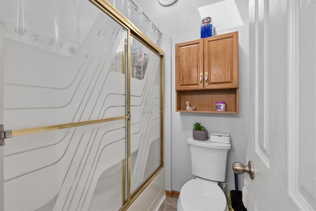 Photo 30 of 52 - 1009 NE Florence Avenue, Lee's Summit, MO 64086