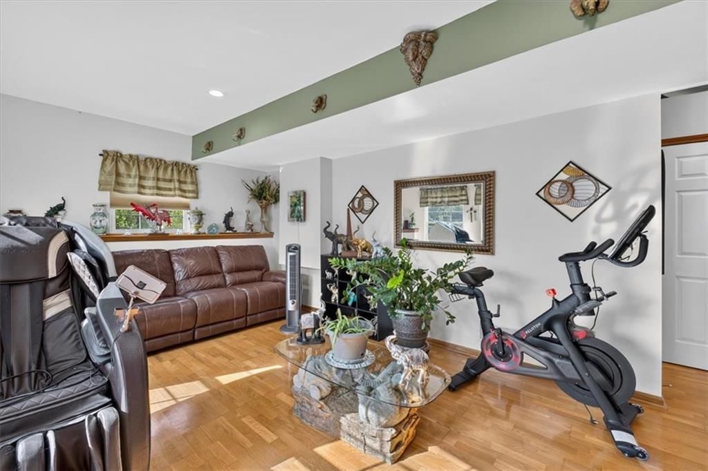 Photo 33 of 52, 1009 NE Florence Avenue, Lee's Summit, MO 64086