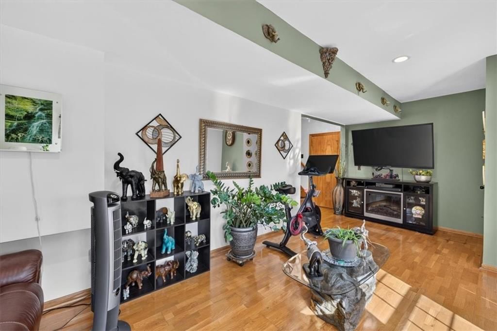Photo 34 of 52 - 1009 NE Florence Avenue, Lee's Summit, MO 64086