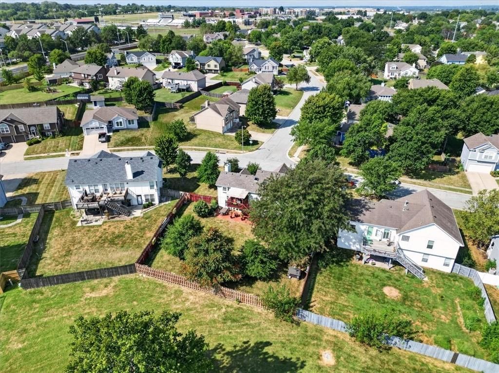 Photo 48 of 52 - 1009 NE Florence Avenue, Lee's Summit, MO 64086