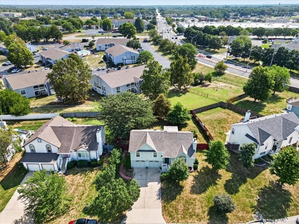 Photo 50 of 52 - 1009 NE Florence Avenue, Lee's Summit, MO 64086