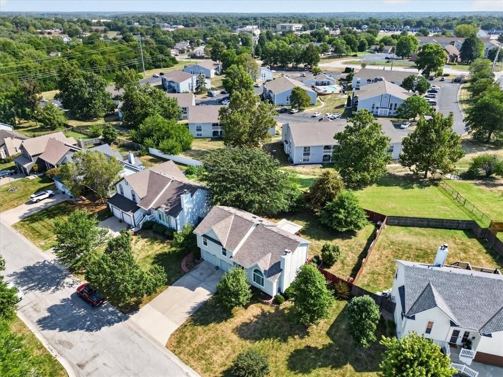 Photo 51 of 52 - 1009 NE Florence Avenue, Lee's Summit, MO 64086
