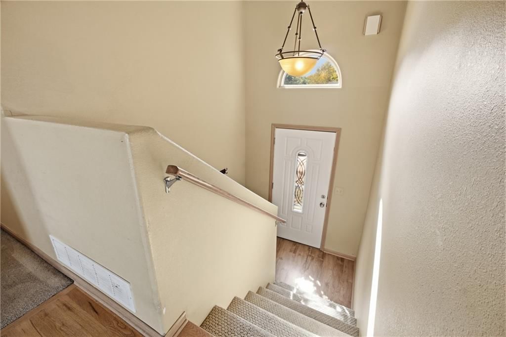 Photo 4 of 31, 11421 N Kentucky Avenue, Kansas City, MO 64157