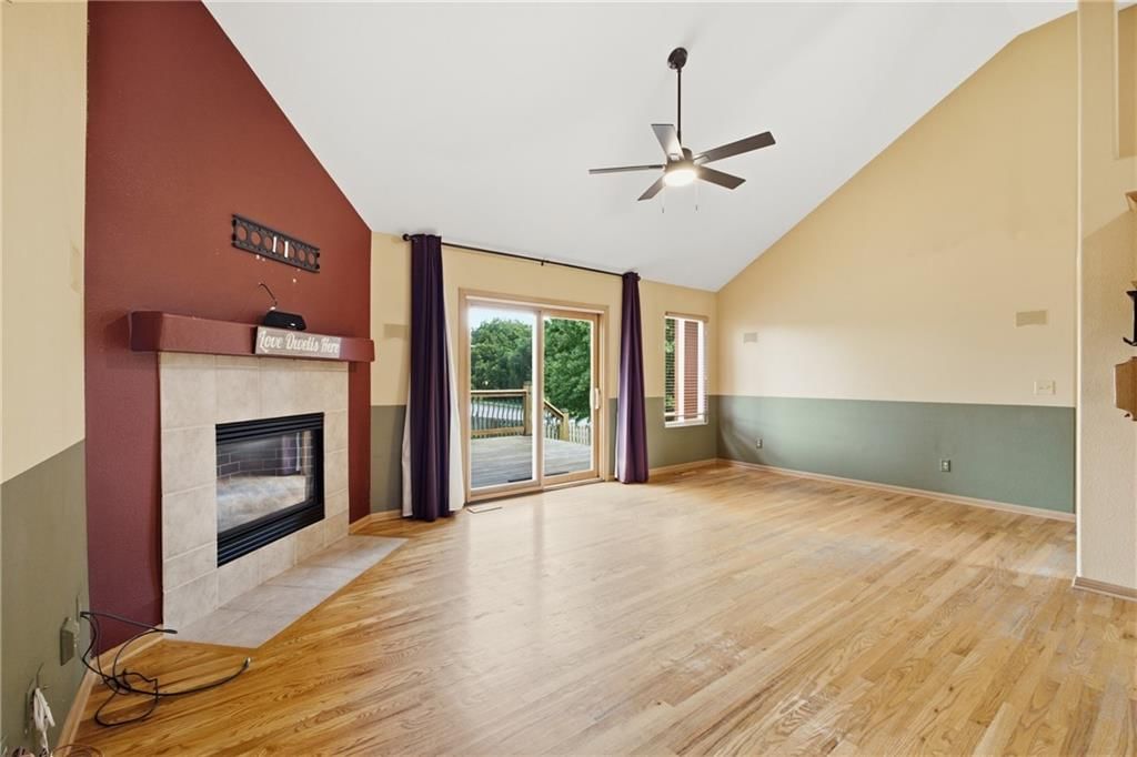 Photo 7 of 31 - 11421 N Kentucky Avenue, Kansas City, MO 64157