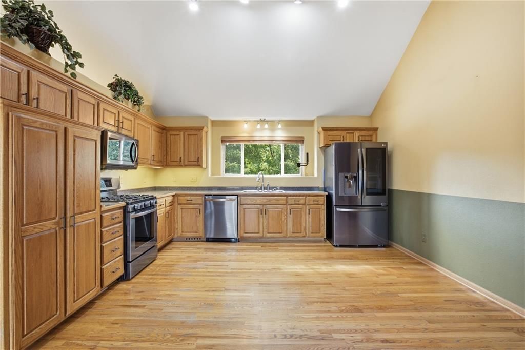Photo 8 of 31, 11421 N Kentucky Avenue, Kansas City, MO 64157