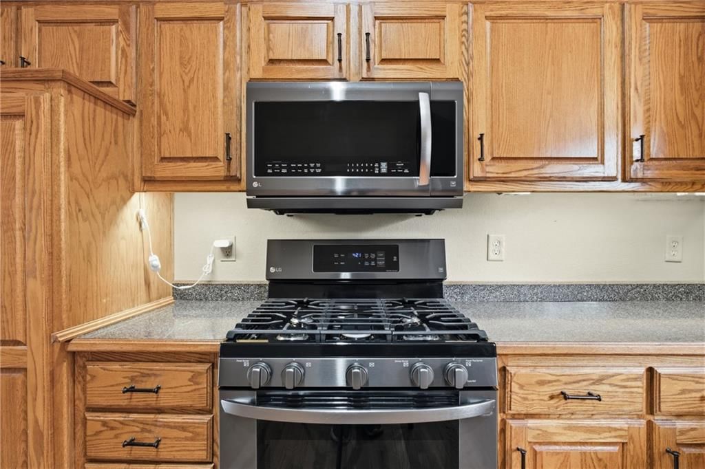 Photo 10 of 31, 11421 N Kentucky Avenue, Kansas City, MO 64157