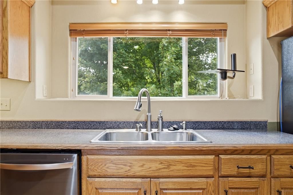 Photo 11 of 31 - 11421 N Kentucky Avenue, Kansas City, MO 64157