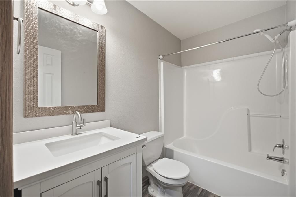 Photo 12 of 31, 11421 N Kentucky Avenue, Kansas City, MO 64157