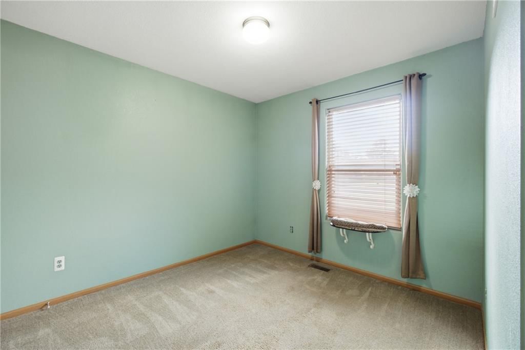 Photo 14 of 31 - 11421 N Kentucky Avenue, Kansas City, MO 64157