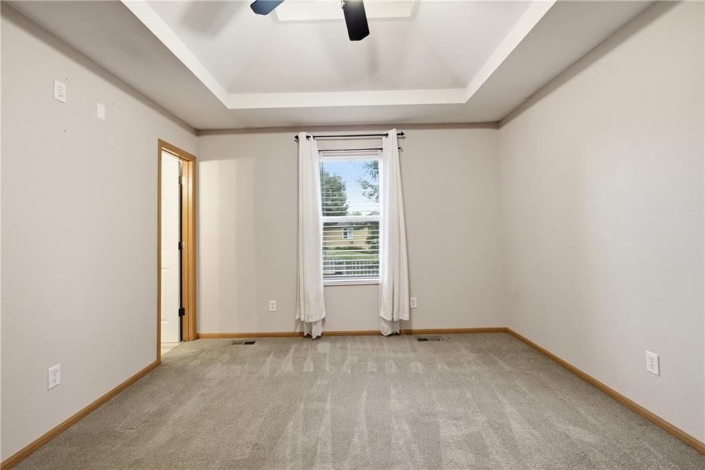 Photo 16 of 31 - 11421 N Kentucky Avenue, Kansas City, MO 64157