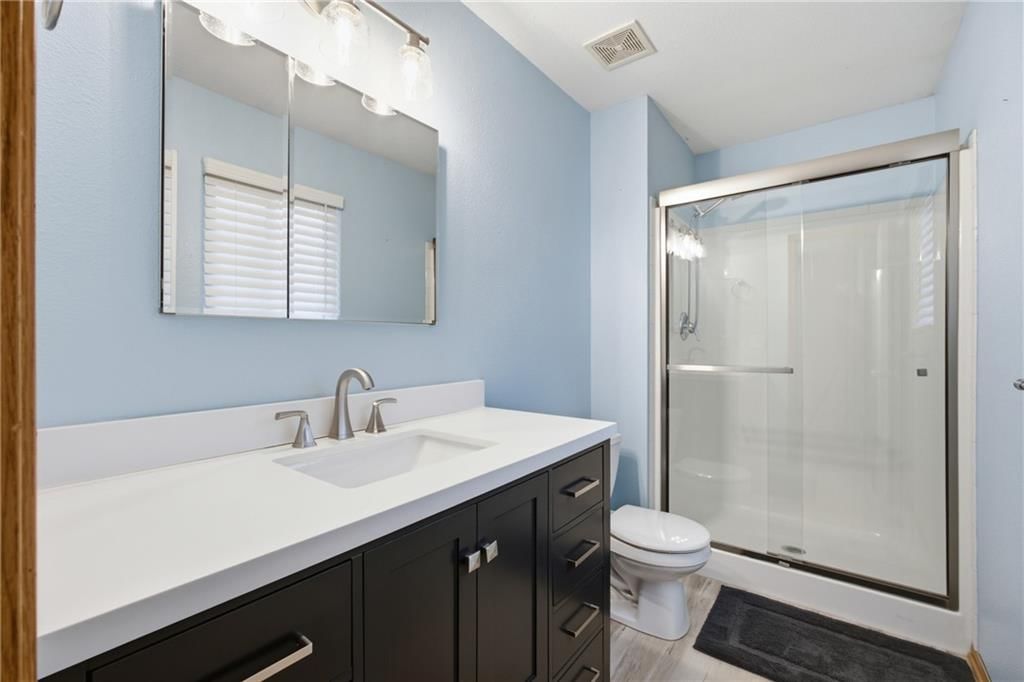 Photo 18 of 31 - 11421 N Kentucky Avenue, Kansas City, MO 64157