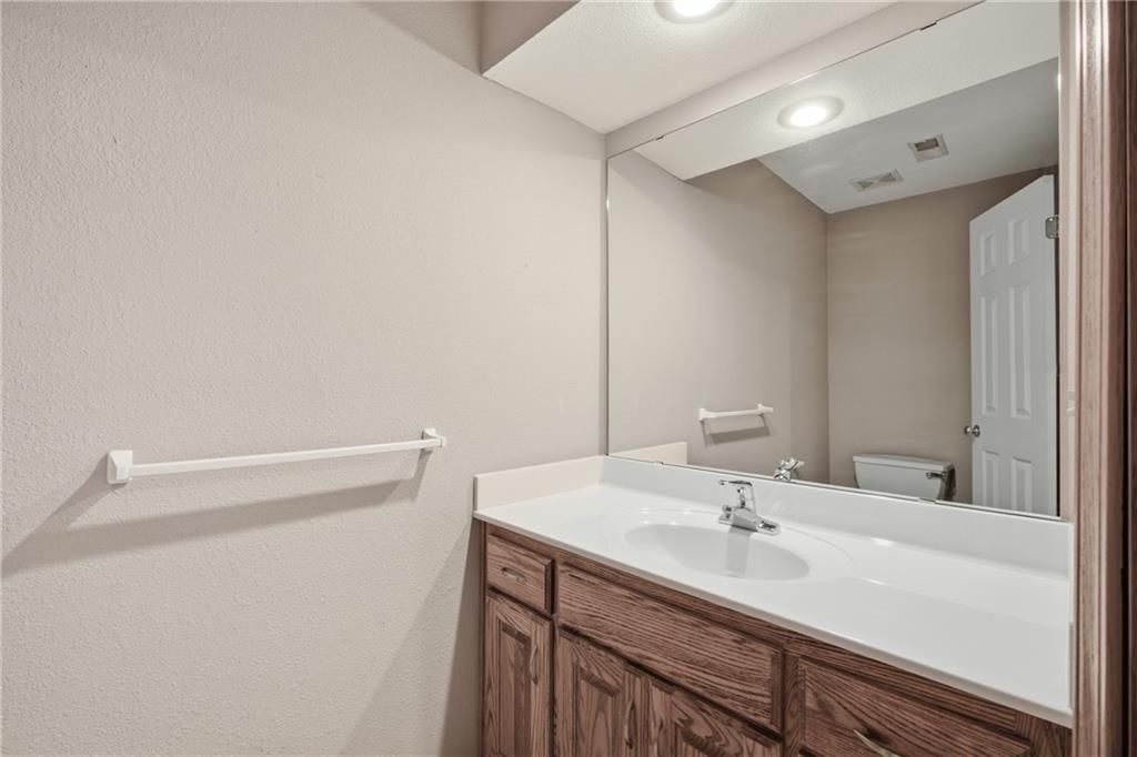 Photo 20 of 31 - 11421 N Kentucky Avenue, Kansas City, MO 64157
