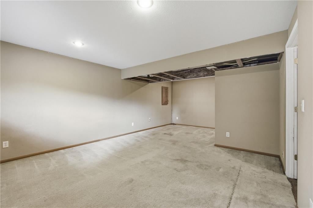 Photo 22 of 31 - 11421 N Kentucky Avenue, Kansas City, MO 64157