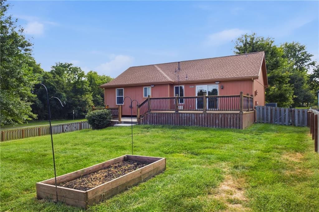 Photo 26 of 31 - 11421 N Kentucky Avenue, Kansas City, MO 64157