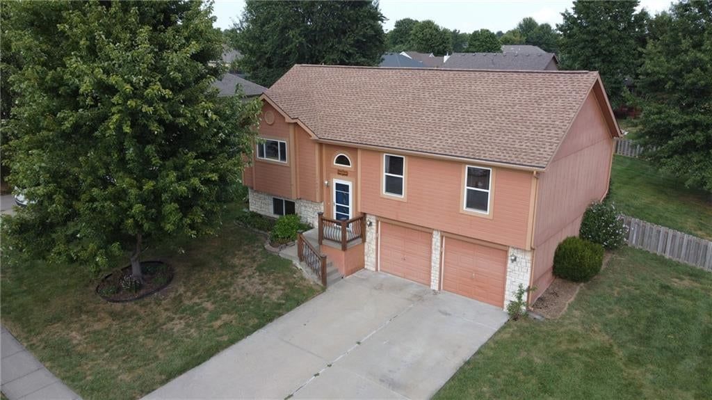 Photo 28 of 31 - 11421 N Kentucky Avenue, Kansas City, MO 64157
